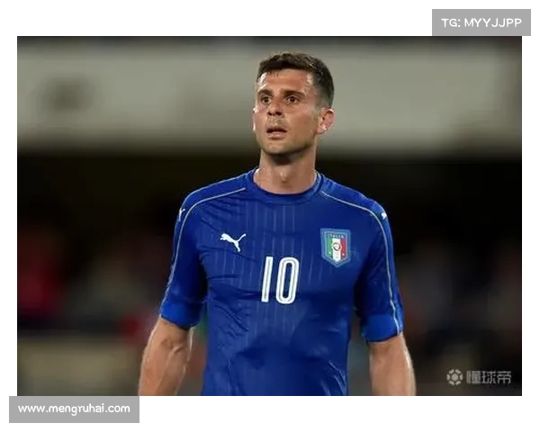 如何理解莫塔在足球中场中的独特定位与战术作用分析